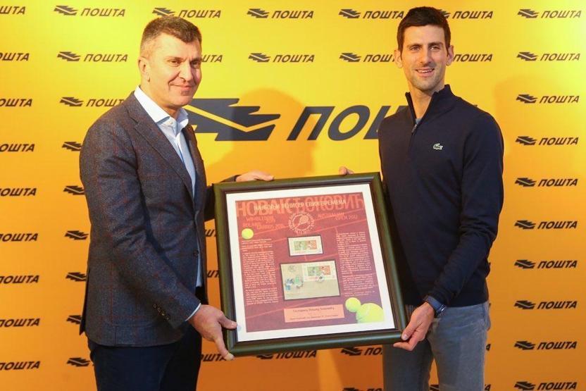 Djokovic, Kovid olduğunu söylediğinin ertesi günü maskesiz etkinliğe katıldı