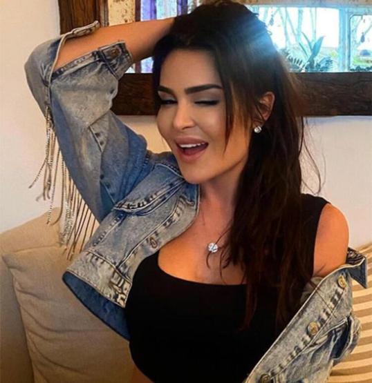 Selin Ciğerci ve Gökhan Çıra arabalarının fiyatıyla gündem oldu