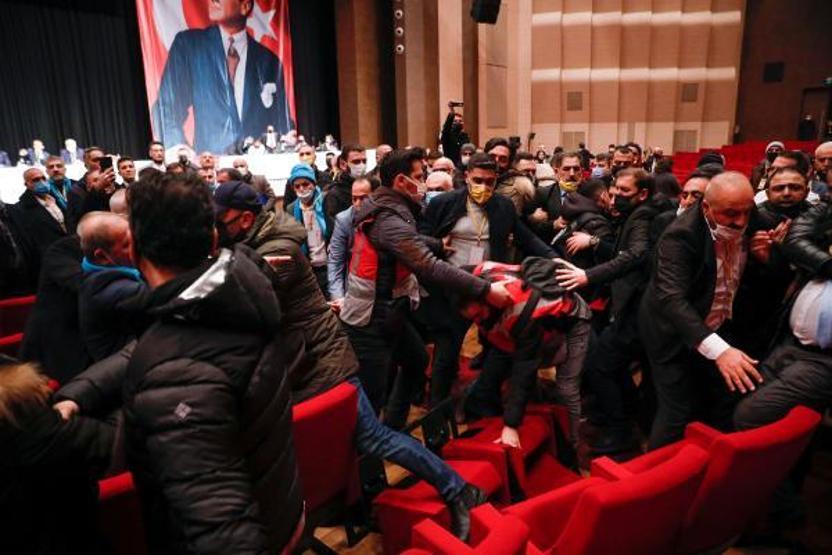 Taksiciler Esnaf Odası Olağan Genel Kurulunda arbede