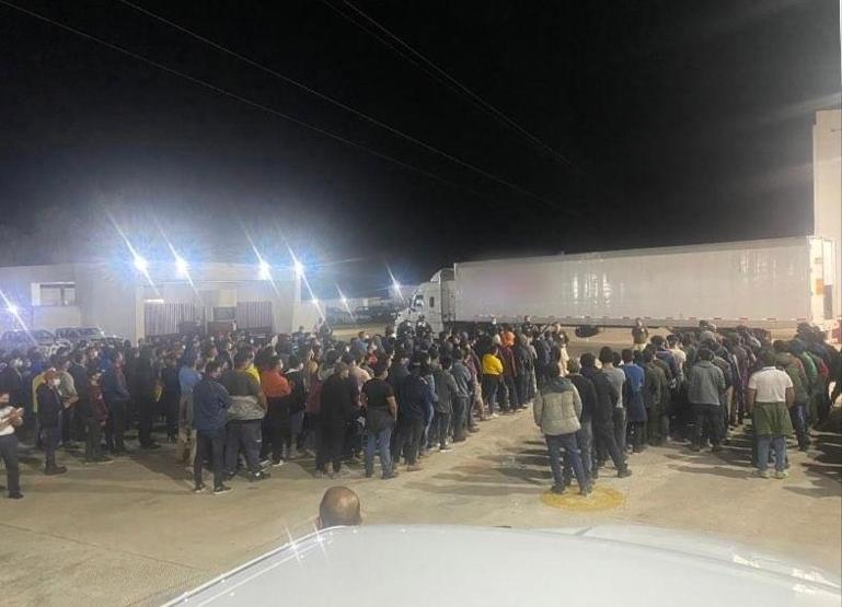 Polis şoke oldu İçeriden 359 göçmen çıktı