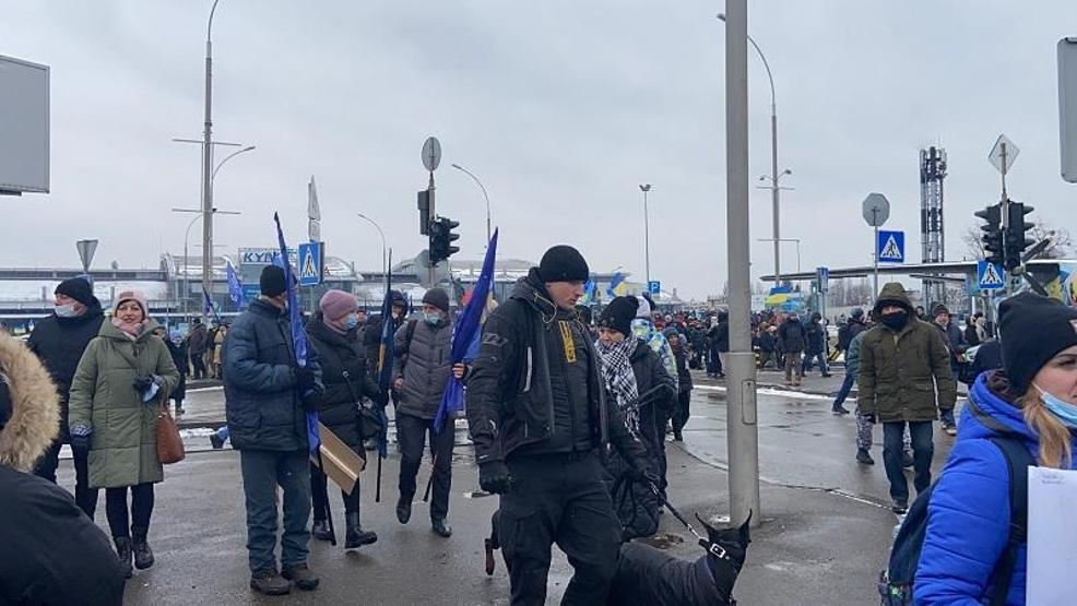 Vatana ihanet ile suçlanan Poroşenko Ukraynaya döndü