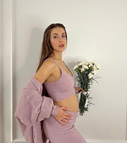 Fulya Zenginerden hamilelik pozu