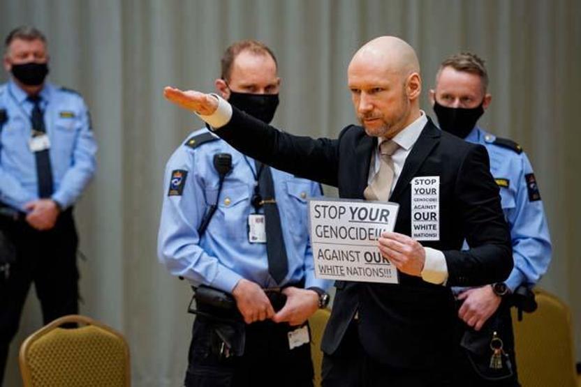 Norveç canisi, şartlı tahliye duruşmasına Nazi selamıyla çıktı