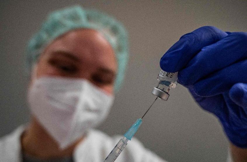 Araştırma: Covid-19 aşısının yan etkileri sadece aşıdan kaynaklı değil