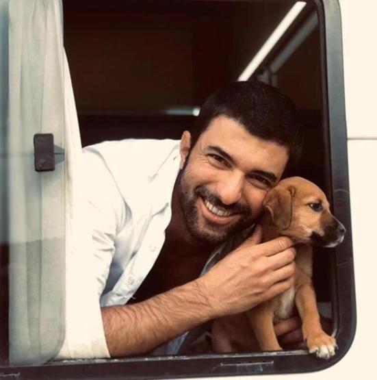 Engin Akyürekten karavan pozu