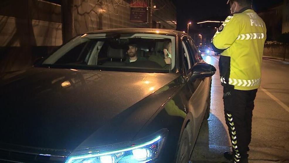 Miray Daner ve sevgilisi Oğulcan Engin polis çevirmesinde gergin anlar yaşadı