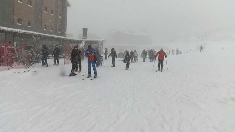 Sis ve tipiye rağmen Uludağda kayak pistleri doldu