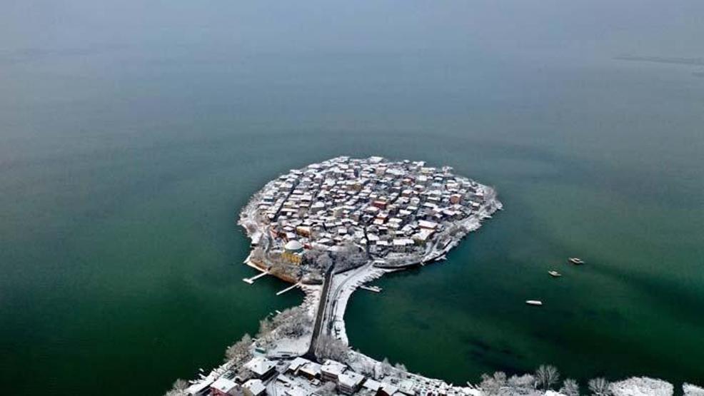 Türkiyenin küçük Venediki beyaza büründü