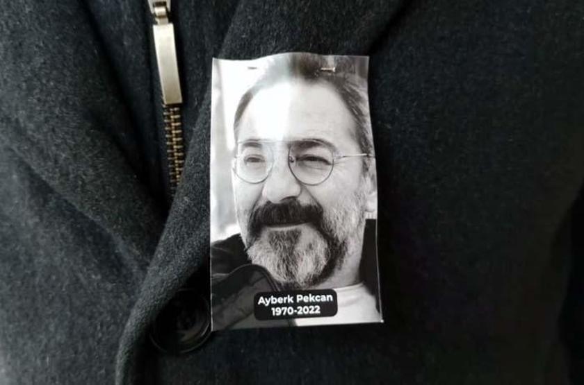 Oyuncu Ayberk Pekcan son yolculuğuna uğurlandı