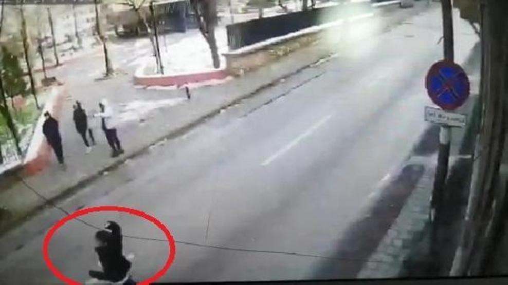 Kar topu kavgası: Şoför bıçakla yaralandı