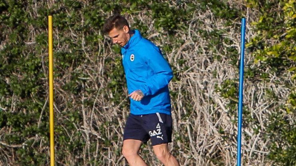 Son dakika... Beşiktaş ve Trabzonspor, Fenerbahçeli futbolcu için karşı karşıya