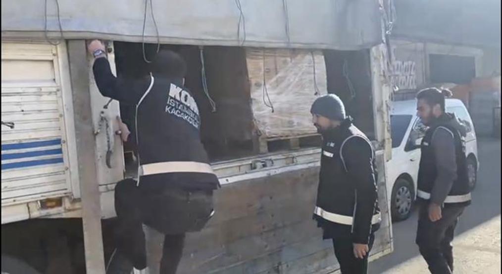 Ümraniyede TIRda 2 bin 640 şişe sahte içki yakalandı