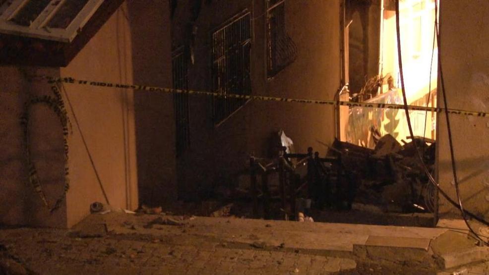Üsküdar’da patlama yaşanan bina iş makinalarıyla yıkıldı