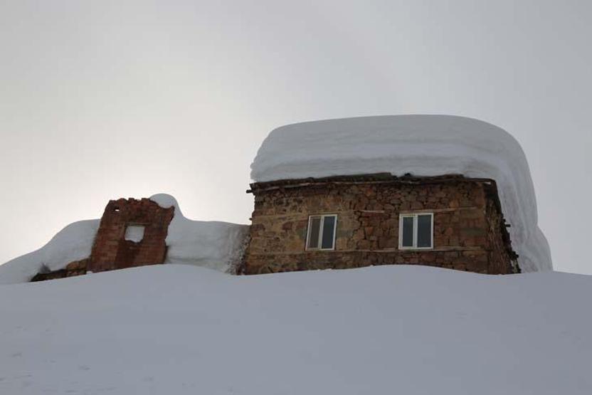 Tunceli’nin Ovacık ilçesi kardan kayboldu