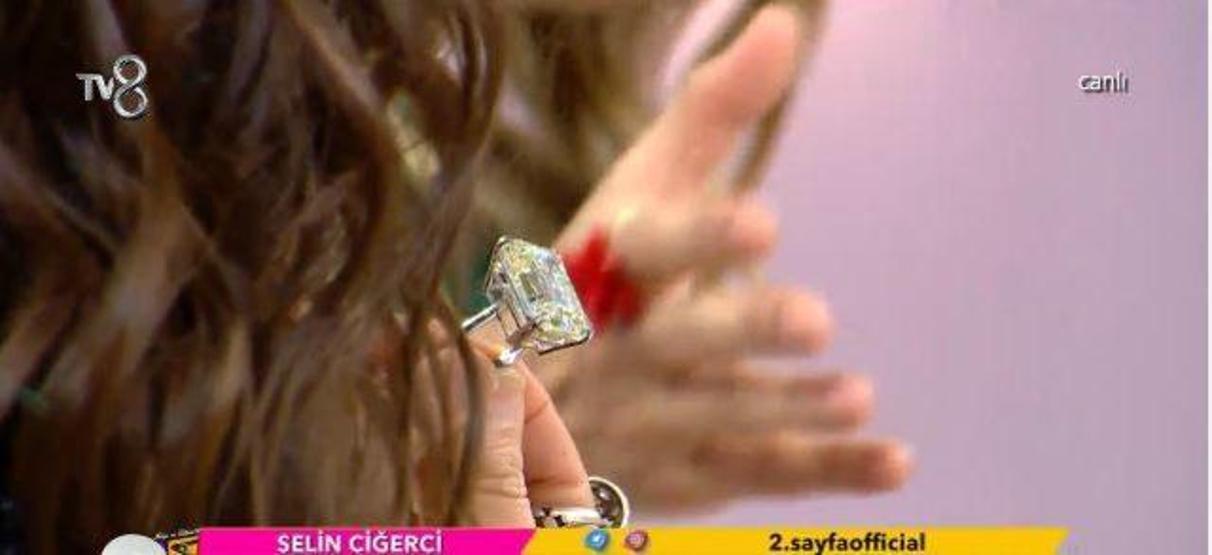 Selin Ciğerci, 30 karatlık yüzüğüyle gündemde