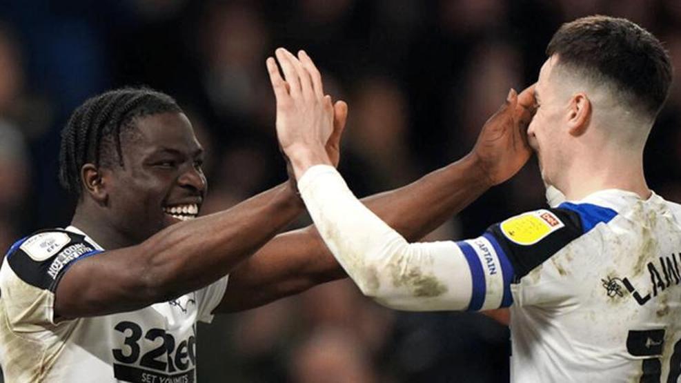 Hull City, Derbyye kaybetti Acun Ilıcalı maçı Okan Burukla birlikte izledi