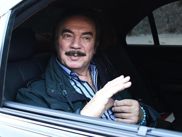 Orhan Gencebaydan sahne kıyafetleri yorumu