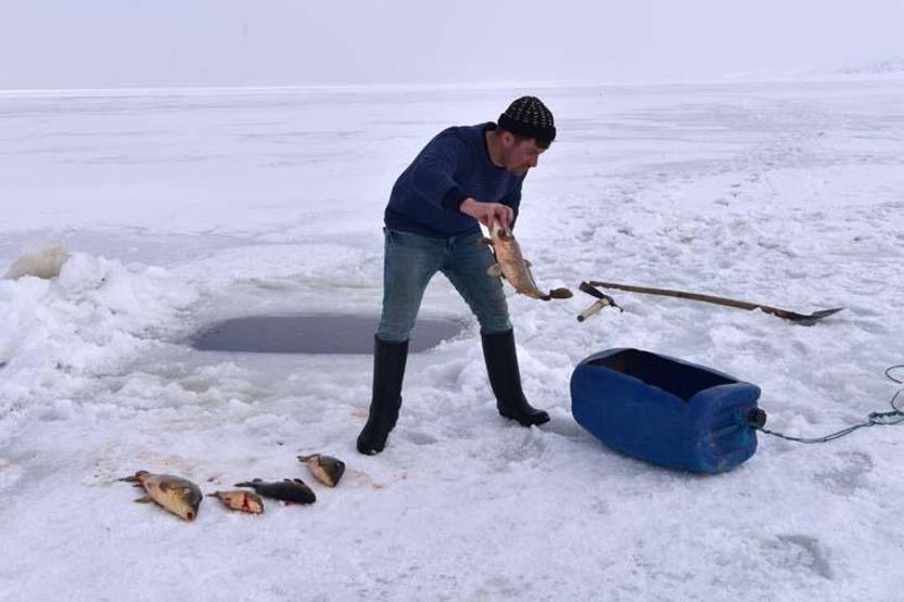 Nazik Gölü’nde Eskimo usulü balık avı