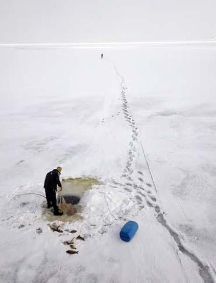 Nazik Gölü’nde Eskimo usulü balık avı