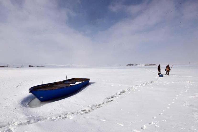 Nazik Gölü’nde Eskimo usulü balık avı
