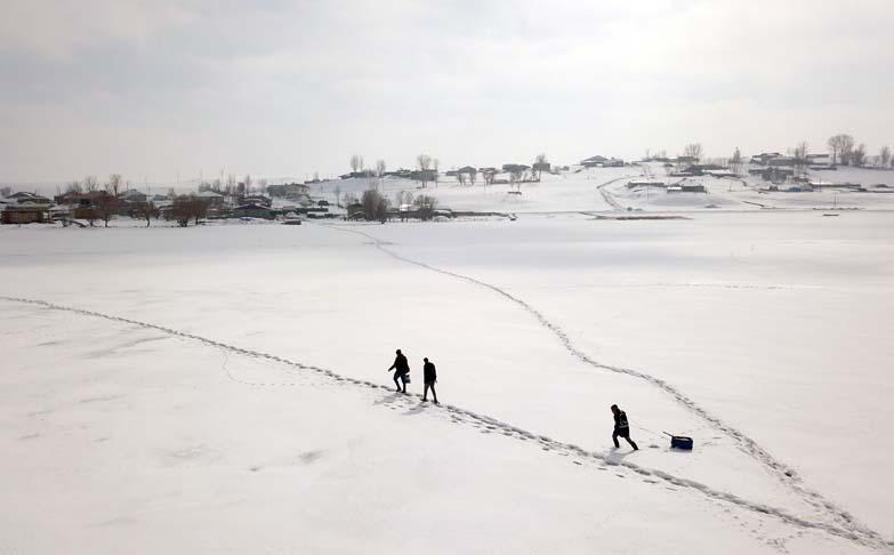 Nazik Gölü’nde Eskimo usulü balık avı