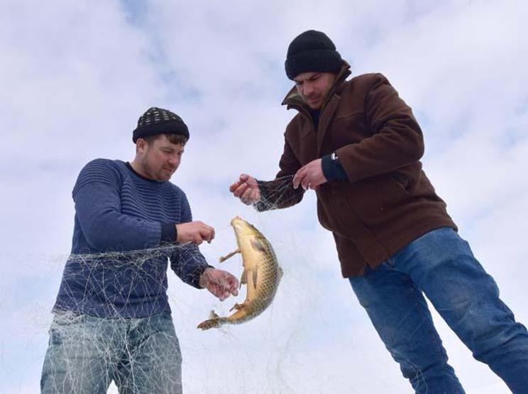Nazik Gölü’nde Eskimo usulü balık avı
