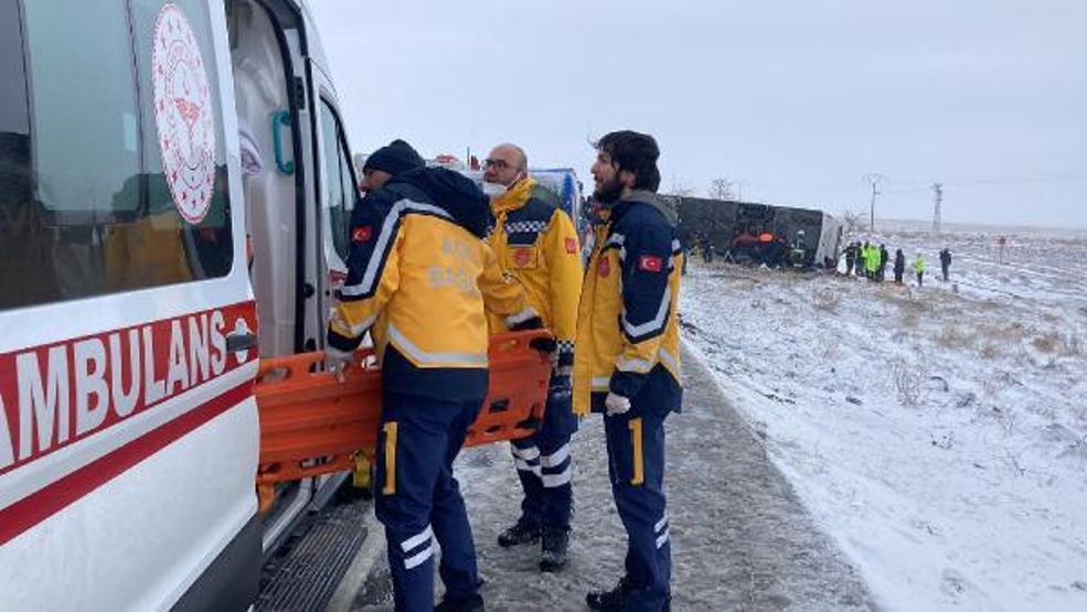 Son dakika: Tur otobüsü şarampole devrildi: Ölü ve yaralılar var