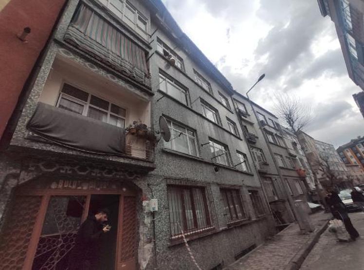 Güngörende 52 yıllık binada çökme tehlikesi