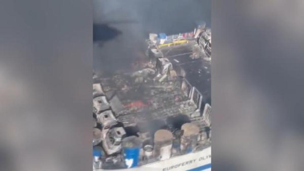 Yunanistandaki feribot yangınında kayıp 12 kişi aranıyor