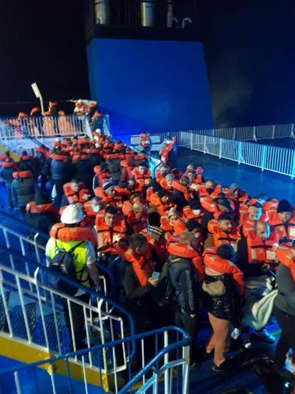 Yunanistandaki feribot yangınında kayıp 12 kişi aranıyor