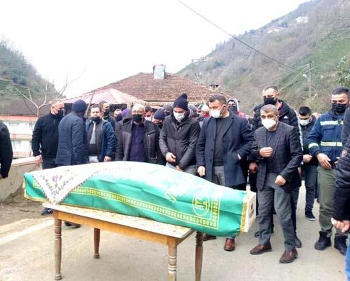 Genç ailesinin koronavirüsten ölen 9uncu ferdi de toprağa verildi