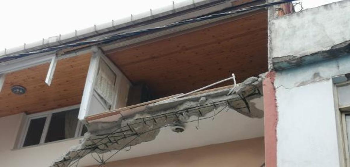 Balkonları çöken bina sakini: 5 dakika önce balkondaydık
