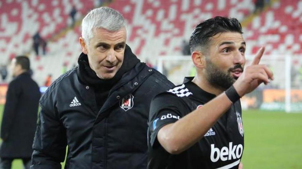 Son dakika... Beşiktaş galibiyeti sahada kutladı