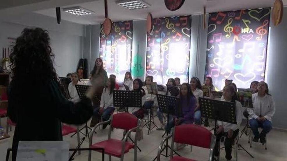 Merve Özbeyden kızına anlamlı hediye
