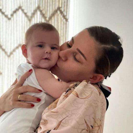 Merve Özbeyden kızına anlamlı hediye