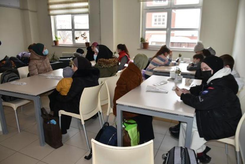 Kırım Türklerinden 45 kişilik ilk kafile Ukraynadan Türkiyeye getirildi