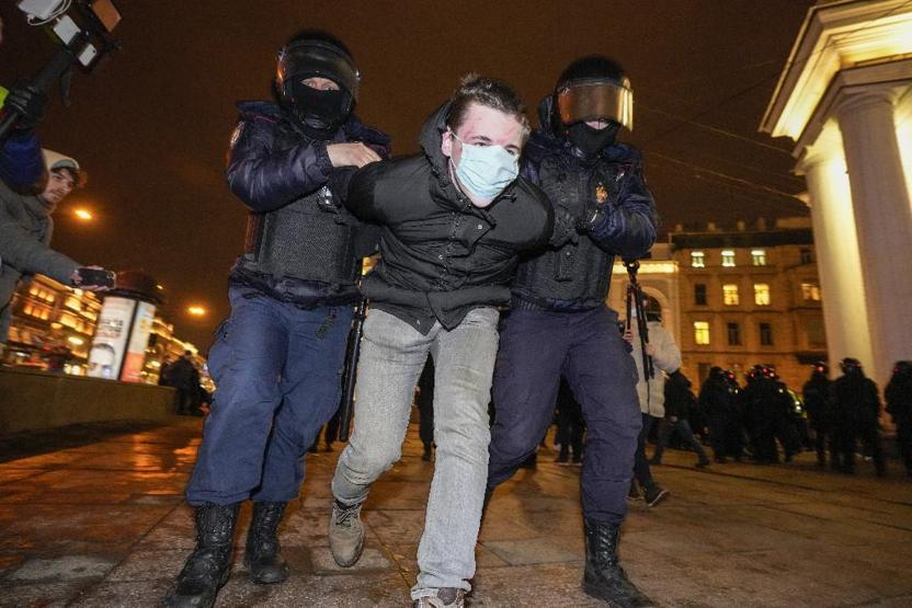 St. Petersburg’da savaş karşıtı gösteriler sürüyor