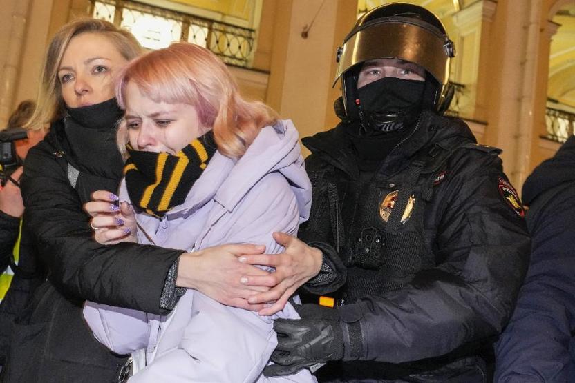 St. Petersburg’da savaş karşıtı gösteriler sürüyor