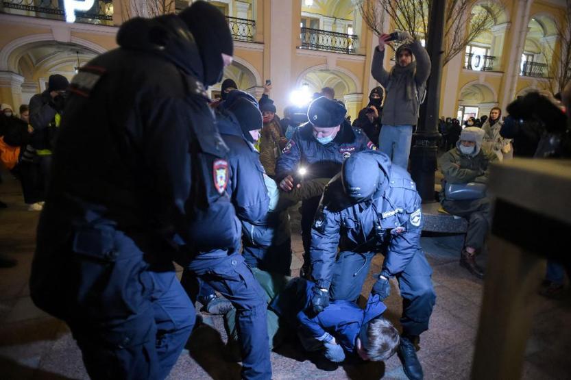 St. Petersburg’da savaş karşıtı gösteriler sürüyor