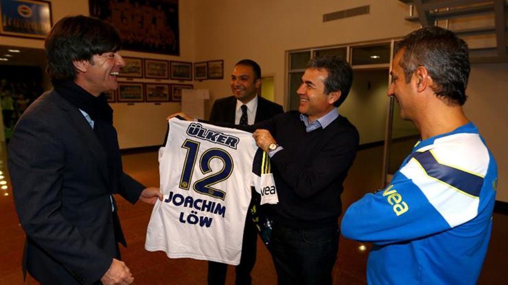 Son dakika... Fenerbahçede yeni teknik adam imzalıyor