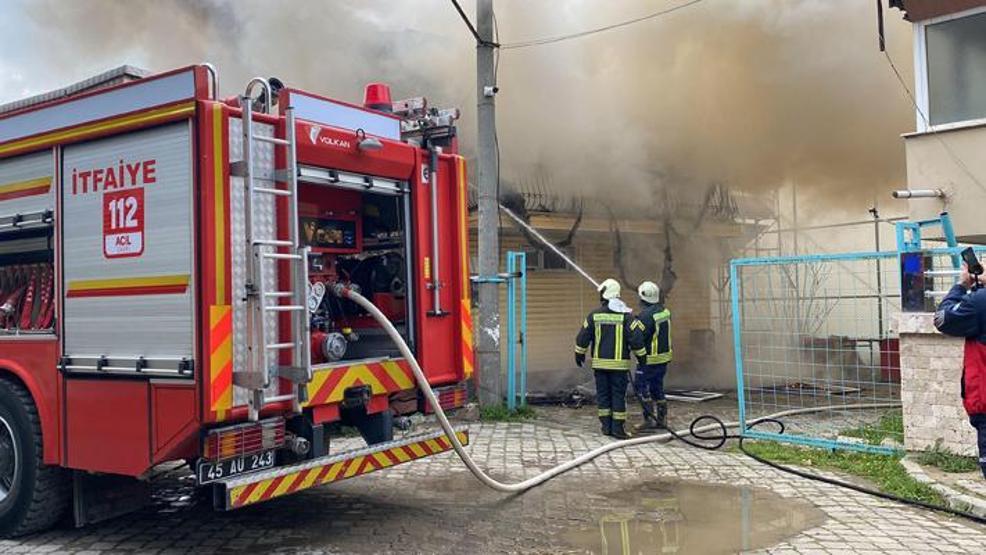 Manisada spor tesisinde korkutan yangın
