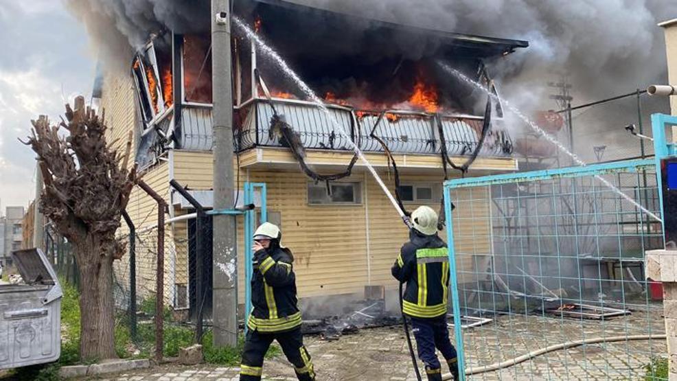 Manisada spor tesisinde korkutan yangın