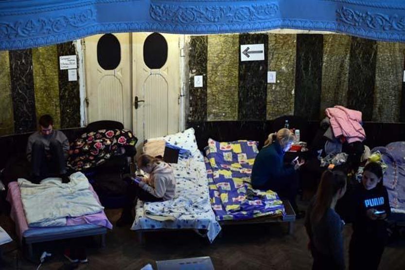 Lvivde tarihi tiyatronun sahnesi savaş mağdurlarına ev sahipliği yapıyor