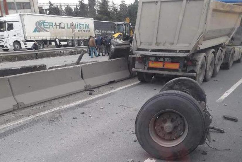 Kocaelide zincirleme kaza: İstanbul yönü kapandı