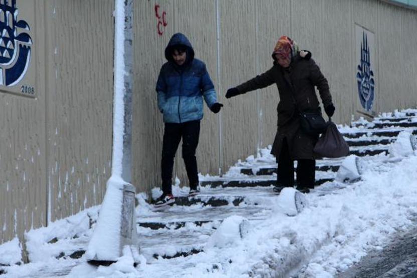 Ara sokaklardaki sürücüler ve yayaların zor anları