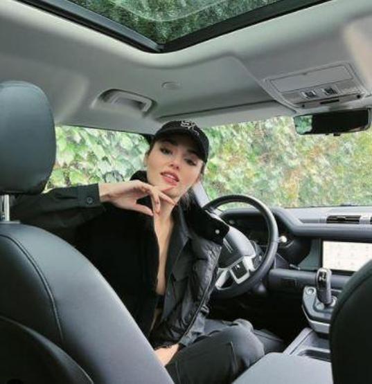 Ünlü oyuncu Hande Erçelin kar keyfi