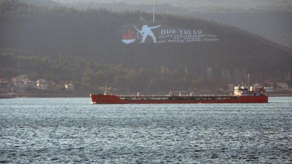 Rusya’dan ayçiçek yağı taşıyan gemi Çanakkale Boğazı’ndan geçti