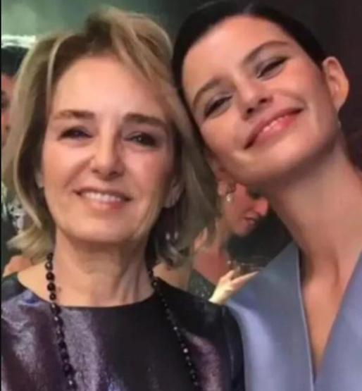 Beren Saatin annesi ile paylaştığı fotoğraf gündem oldu