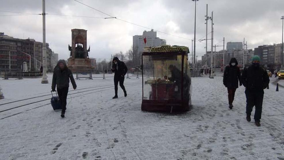 İstanbulda kar yağışı etkili oluyor