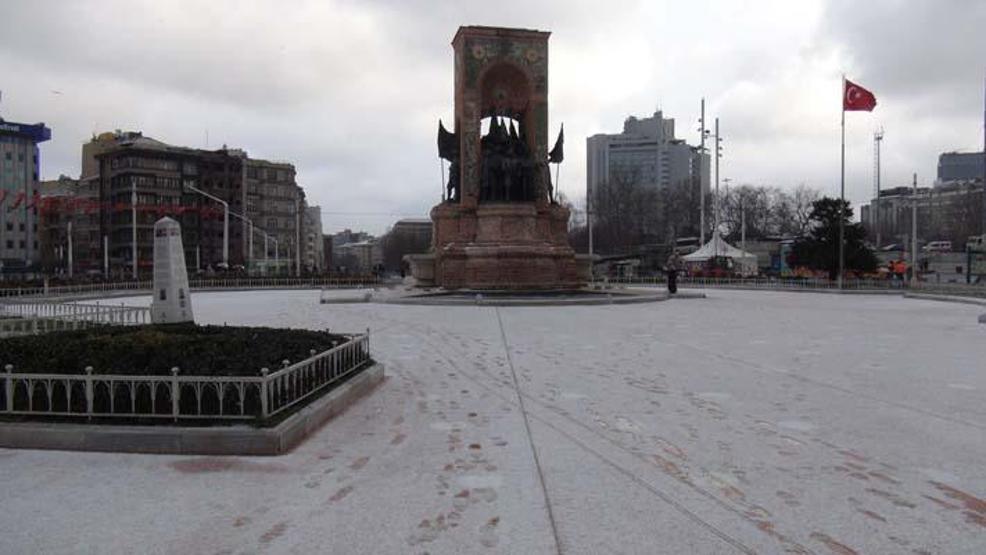 İstanbulda kar yağışı etkili oluyor